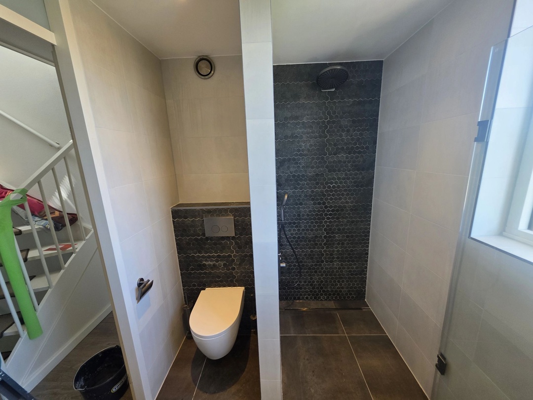 Toilet en badkamer
